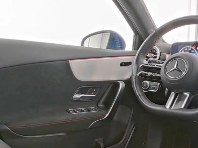 Mercedes-Benz A 220 4MATIC AMG Line