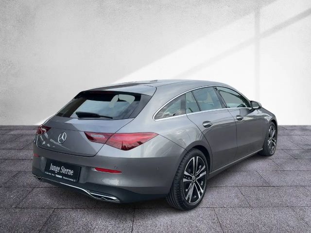 Mercedes-Benz CLA 180 Sedan Shooting Brake