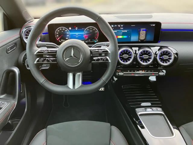 Mercedes-Benz CLA 200 AMG Line Coupé