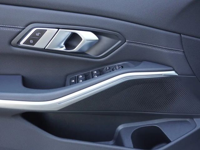 BMW 330 330i Sedan xDrive