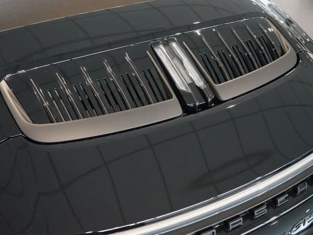 Porsche 992 Cabrio Carrera GTS