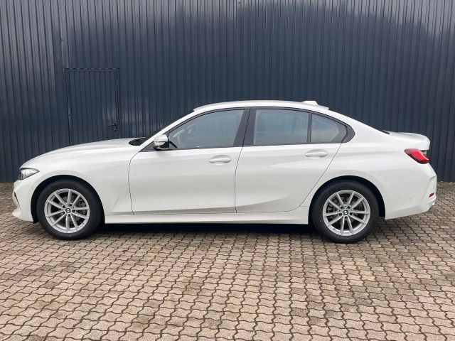 BMW 318 318i Sedan