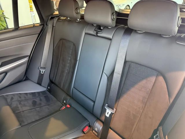 BMW 330 330e M-Sport xDrive