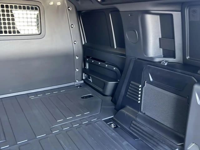 Land Rover Defender 110 D250 Dynamic SE