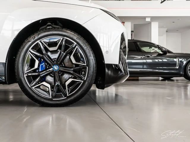 BMW iX xDrive