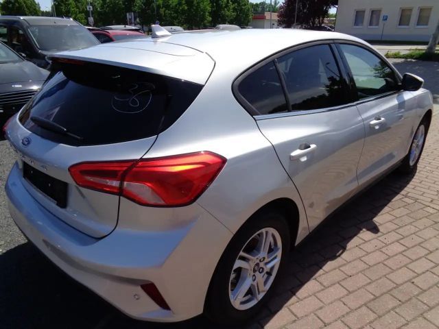 Ford Focus Cool & Connect