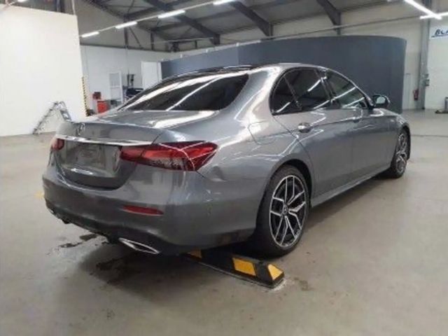 Mercedes-Benz E 220 AMG Line E 220 d Sedan