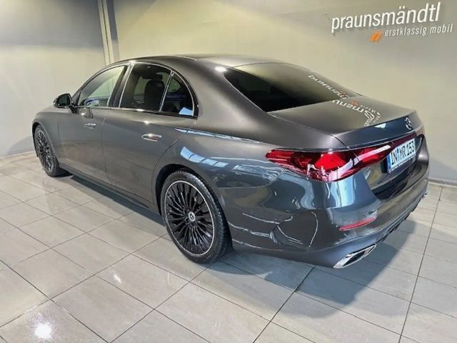 Mercedes-Benz E 220 AMG Line E 220 d Sedan
