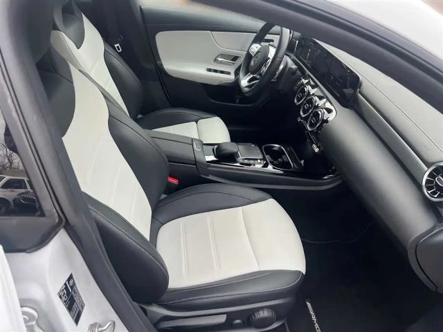 Mercedes-Benz CLA 250 4MATIC AMG Line Sedan