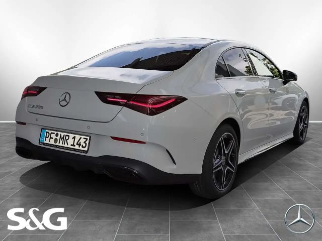 Mercedes-Benz CLA 200 AMG Line Coupé