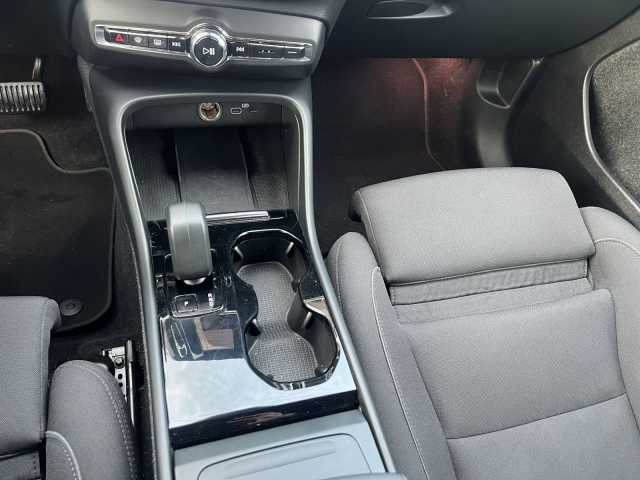 Volvo XC40 Core Recharge