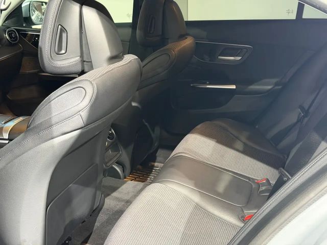 Mercedes-Benz C 200 AVANTGARDE C 200 d Sedan