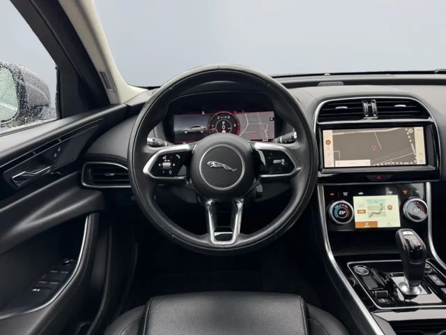 Jaguar XE AWD D200 SE