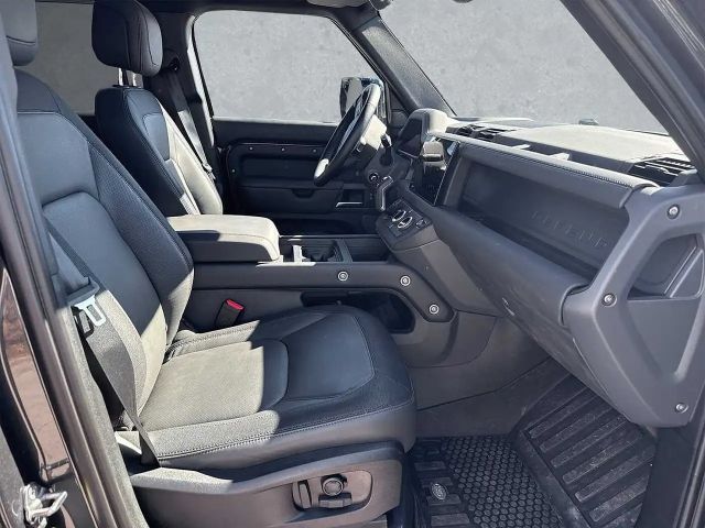 Land Rover Defender 110 D300 Dynamic HSE
