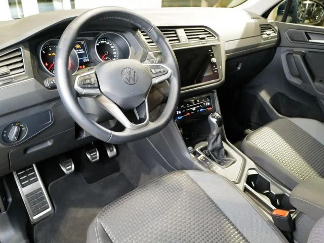 Volkswagen Tiguan 1.5TSI Active LED-Matrix Navi AHK Keyless ACC K...