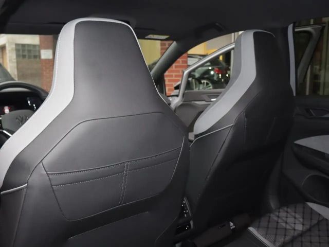 Volkswagen Golf 1.5 eTSI DSG Golf VIII R-Line