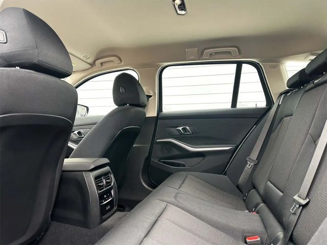 BMW 330 330e xDrive