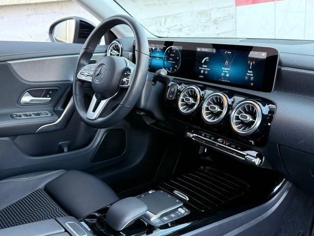 Mercedes-Benz CLA 200 °Shzg°Navi°TWA°Spur°RFK°BT