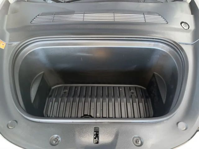 Tesla Model Y AWD Dual Motor Performance