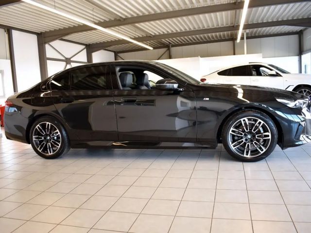 BMW 520 520d M-Sport Sedan