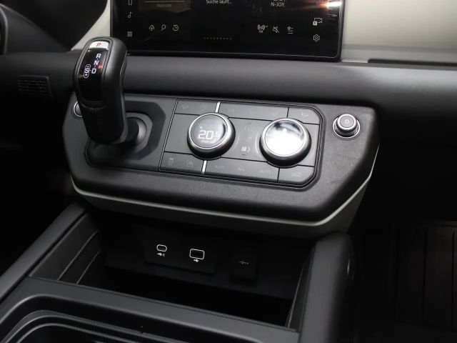 Land Rover Defender 110 D250 S