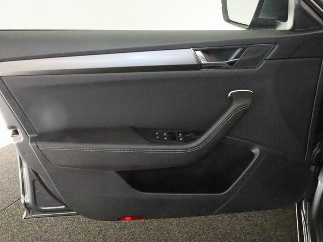 Skoda Superb 2.0 TDI Combi Style Style