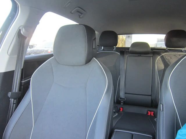 Volkswagen Passat 1.5 eTSI Business Variant