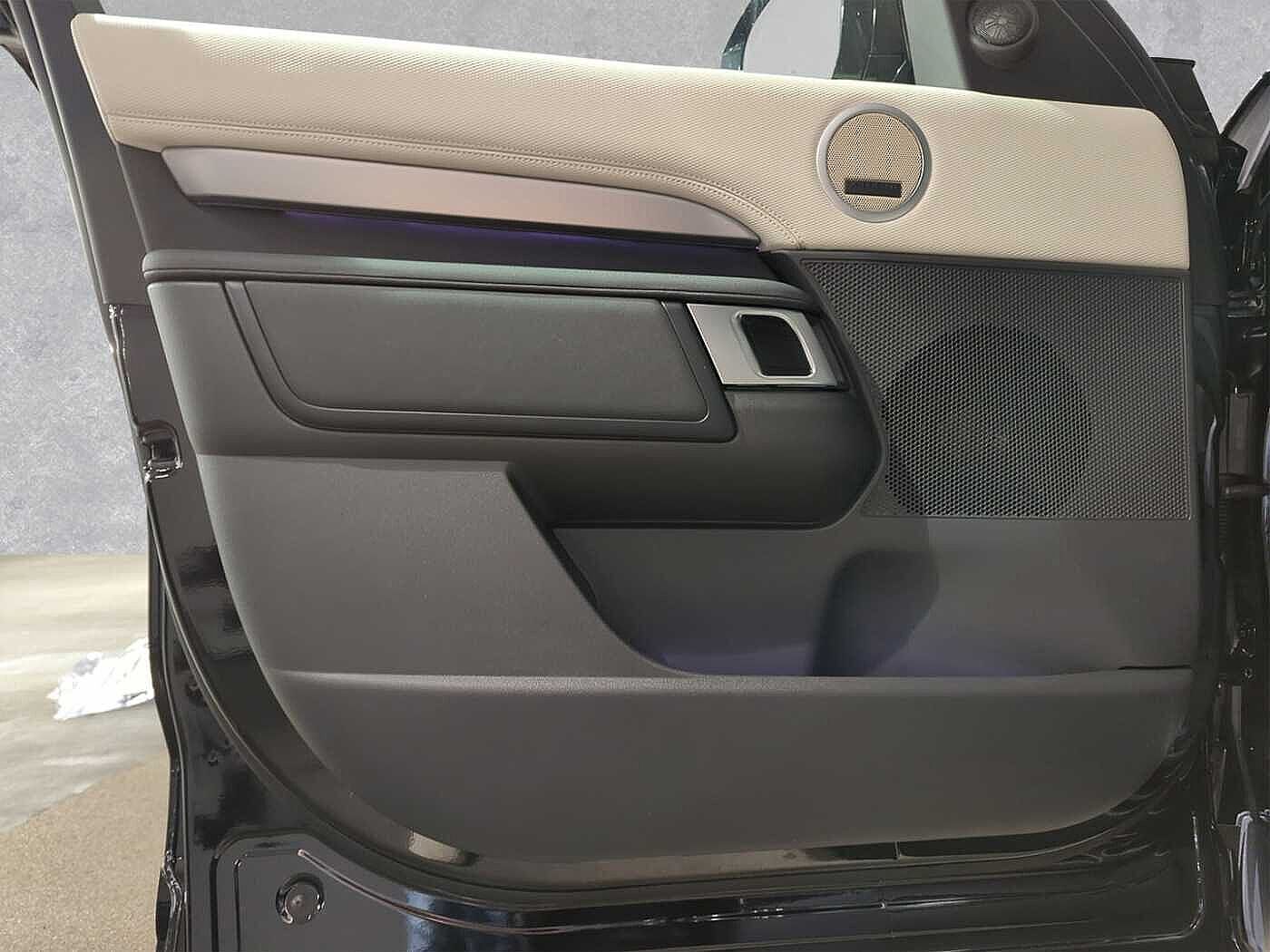 Land Rover Discovery D300 Dynamic HSE