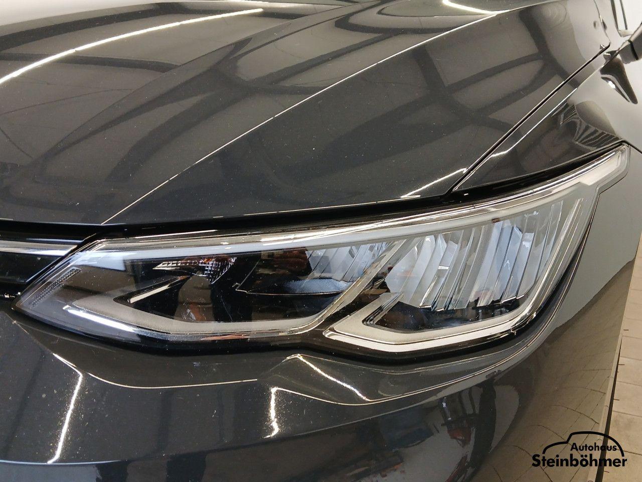 Volkswagen Golf 1.5 eTSI DSG Life Variant