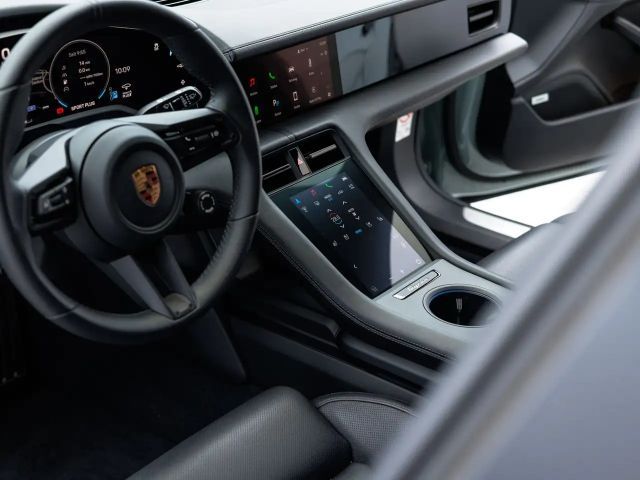 Porsche Taycan 4 Cross Turismo