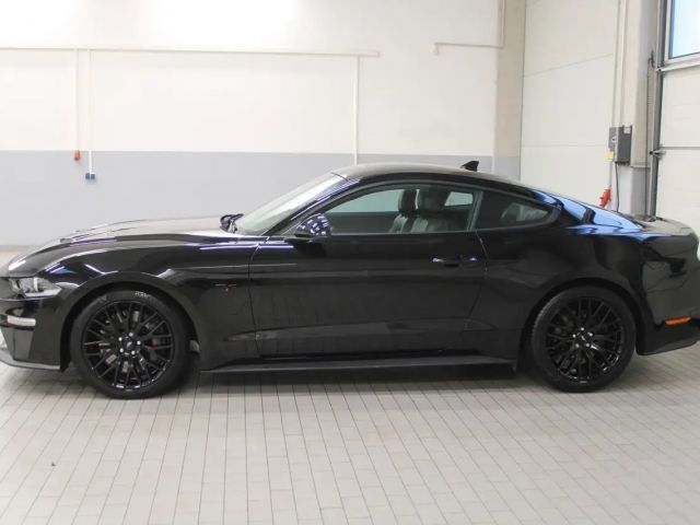 Ford Mustang Fastback GT 5.0 V8