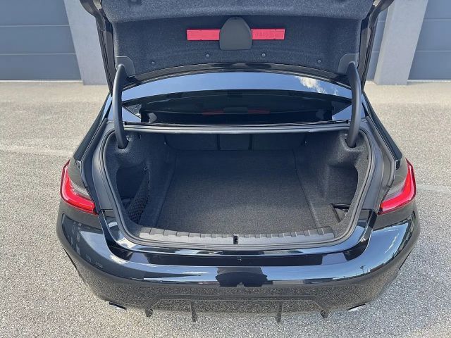 BMW 318 318i M-Sport Sedan