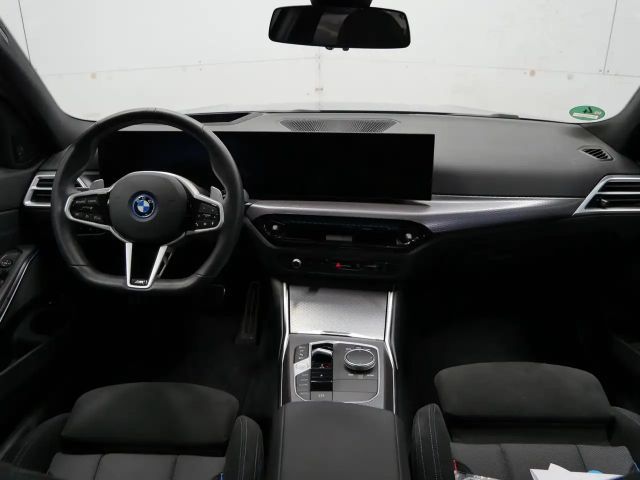 BMW 330 330e M-Sport xDrive
