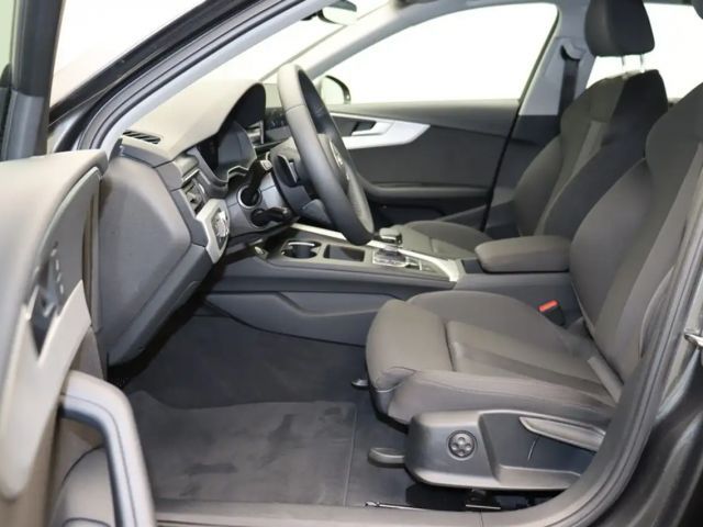 Audi A4 40 TDI S-Line Sedan