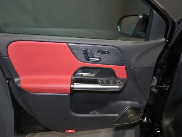 Mercedes-Benz B 200 AMG Line B 200 d