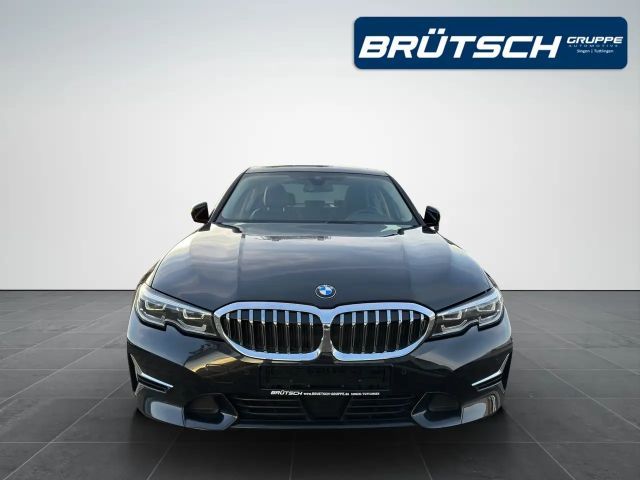BMW 320 320d Luxury Line Sedan xDrive
