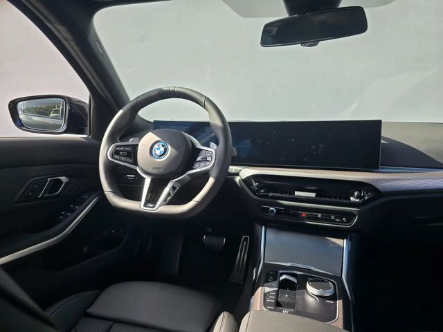 BMW 330 330e M-Sport Sedan xDrive