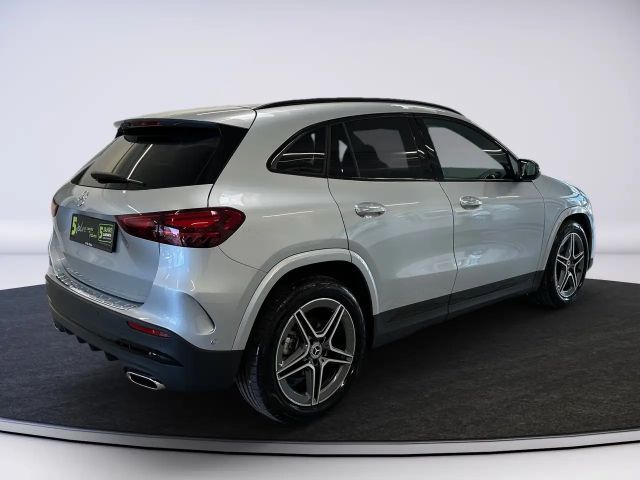 Mercedes-Benz GLA 180 AMG Line