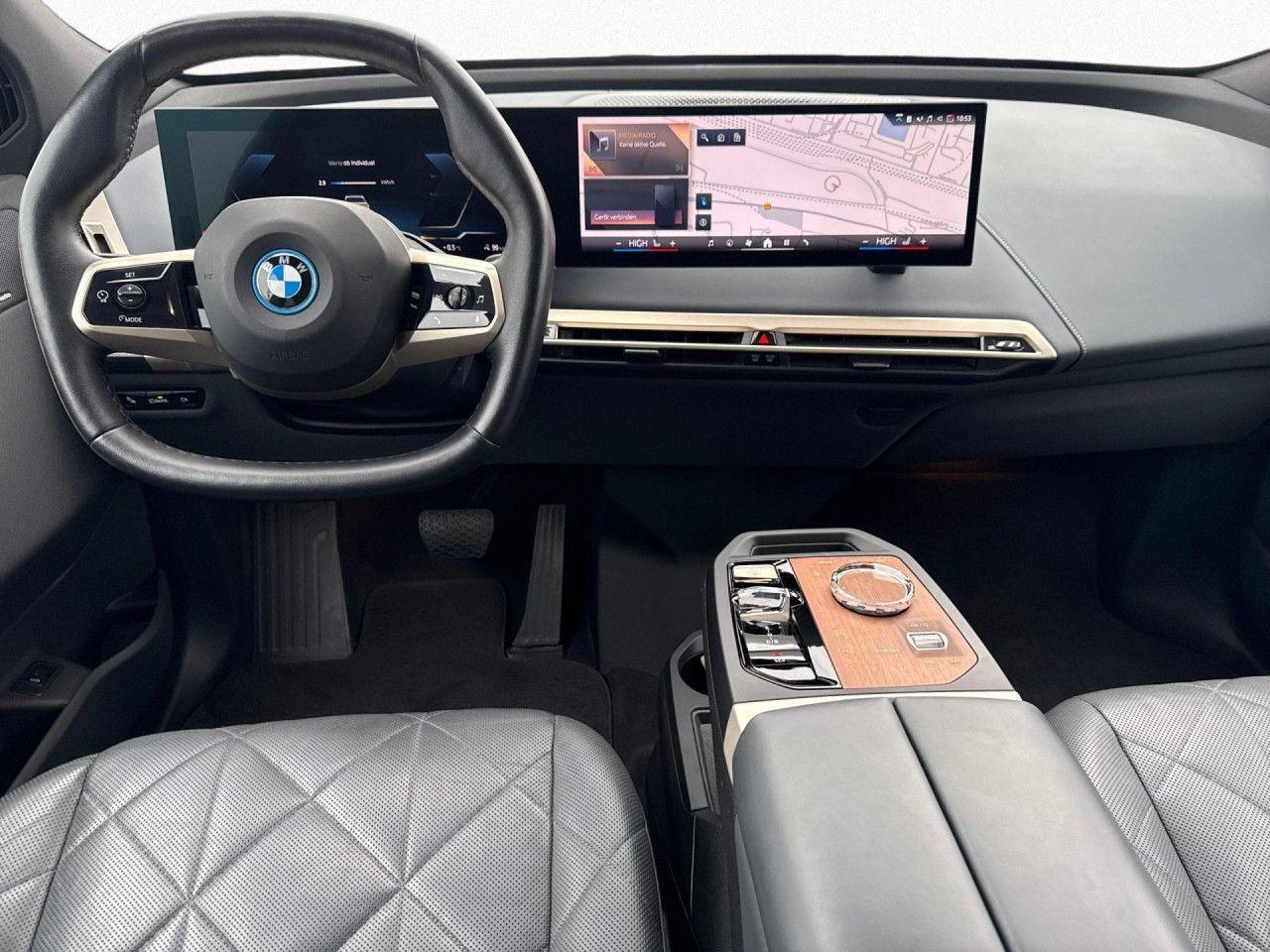 BMW iX xDrive