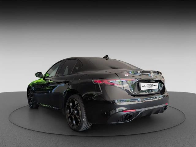 Alfa Romeo Giulia AT8 Q4