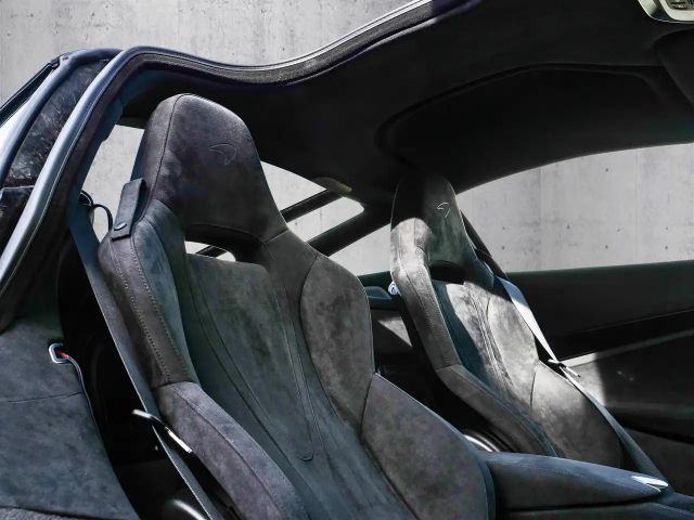 McLaren 750S Coupé Flux Green, Bowers and Wilkins Sound