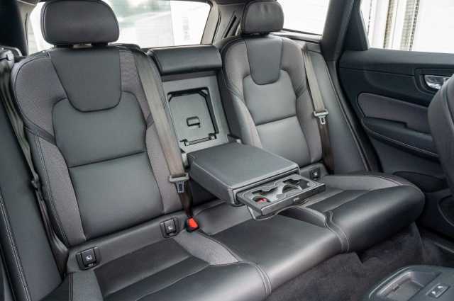 Volvo XC60 AWD Dark Plus