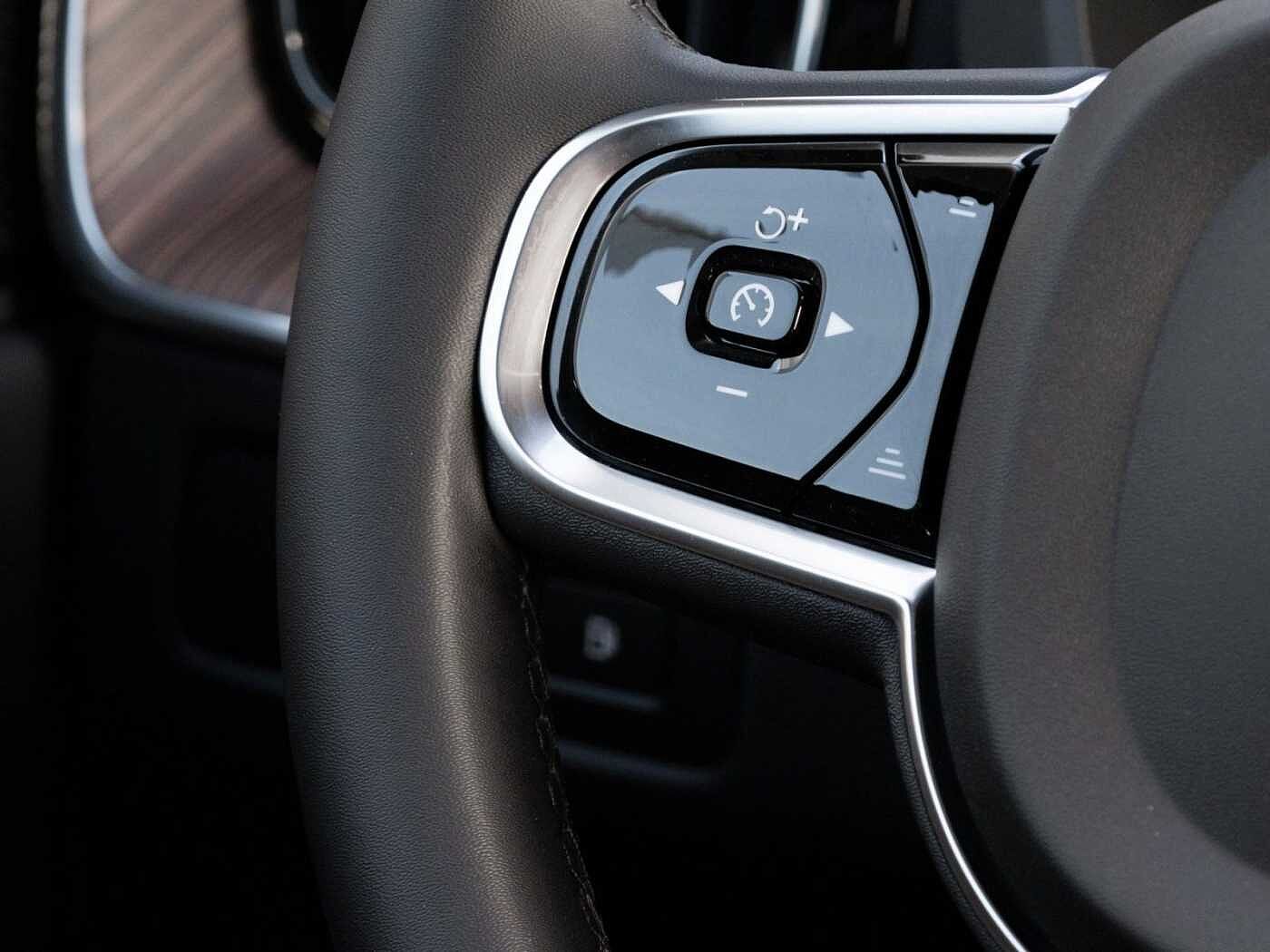 Volvo XC60 AWD Dark Recharge Ultimate