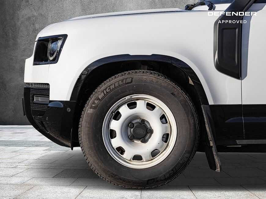 Land Rover Defender 110 Dynamic SE