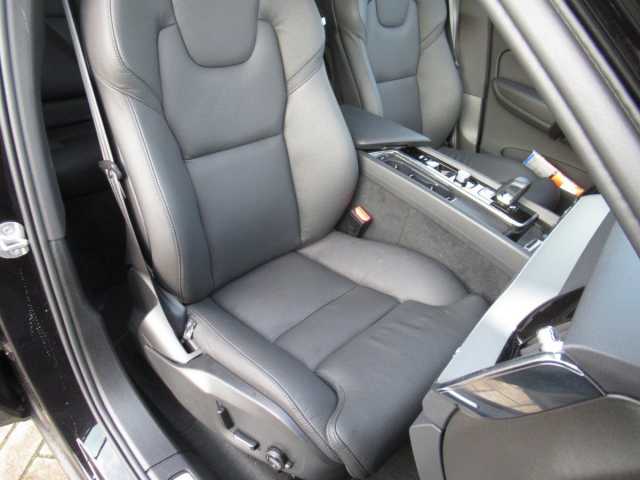 Volvo XC60 AWD Dark Plus