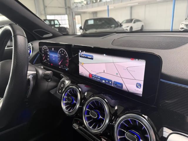 Mercedes-Benz GLB 250 4MATIC AMG Line Premium