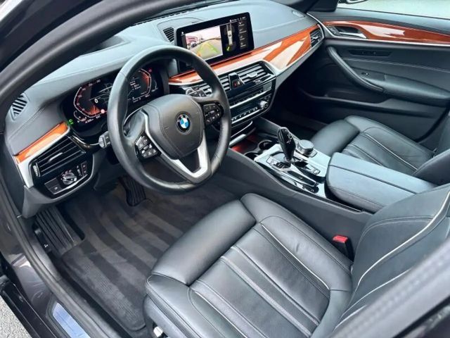 BMW 530 530i Luxury Line Touring xDrive