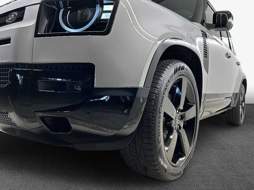 Land Rover Defender 110