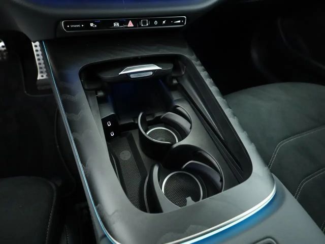 Mercedes-Benz E 220 AMG Line E 220 d Sedan