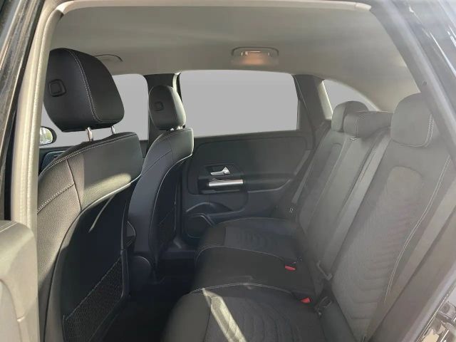 Mercedes-Benz B 200 Progressive Sedan